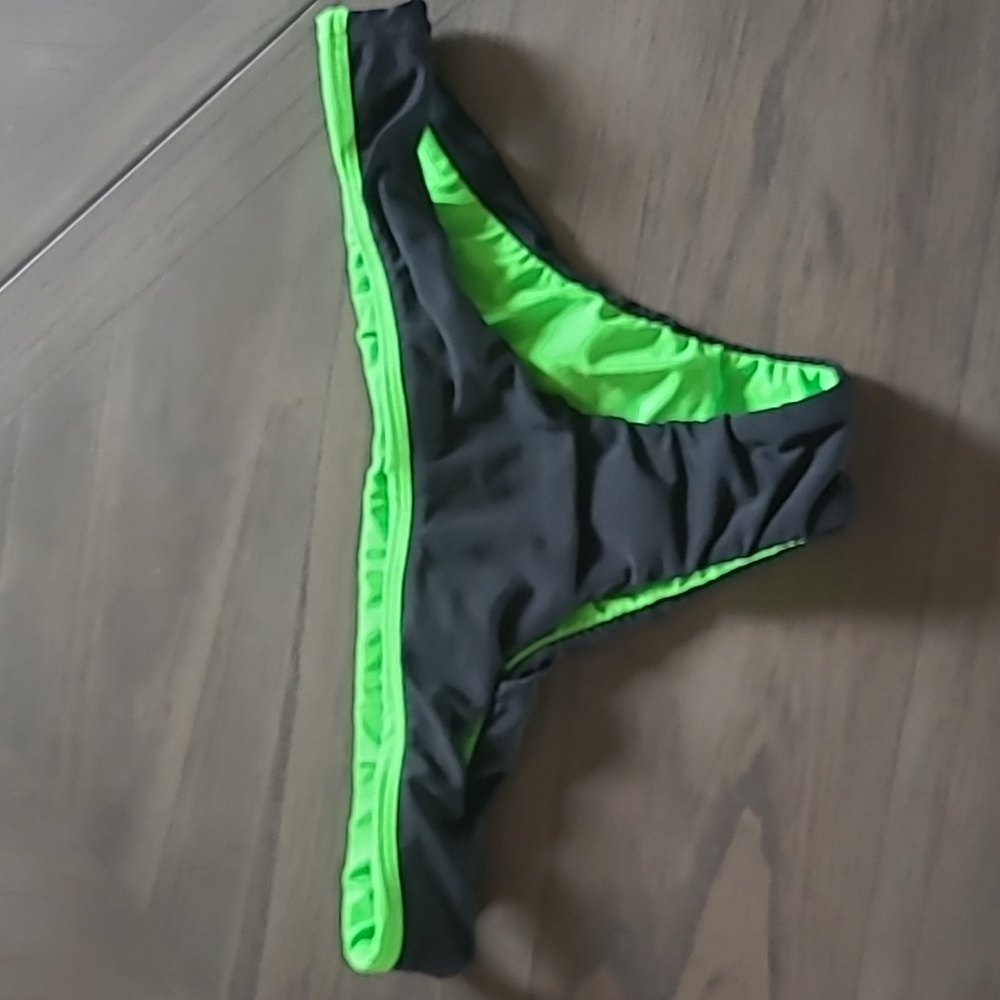 Jolyn Manhattan bikini, cheaky bottom, L